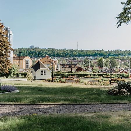 Slottsparken Motel Huskvarna Bagian luar foto