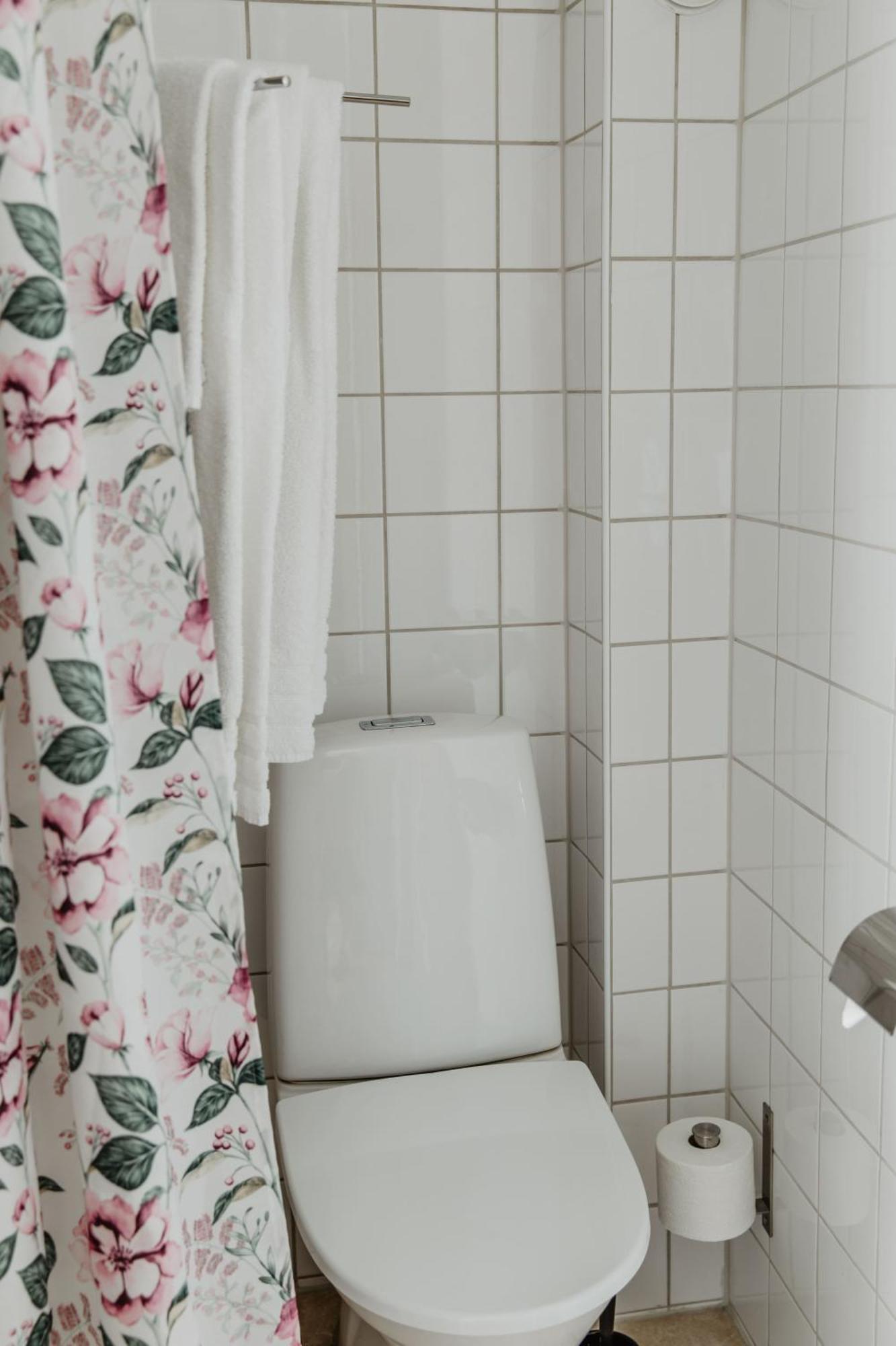 Slottsparken Motel Huskvarna Bagian luar foto